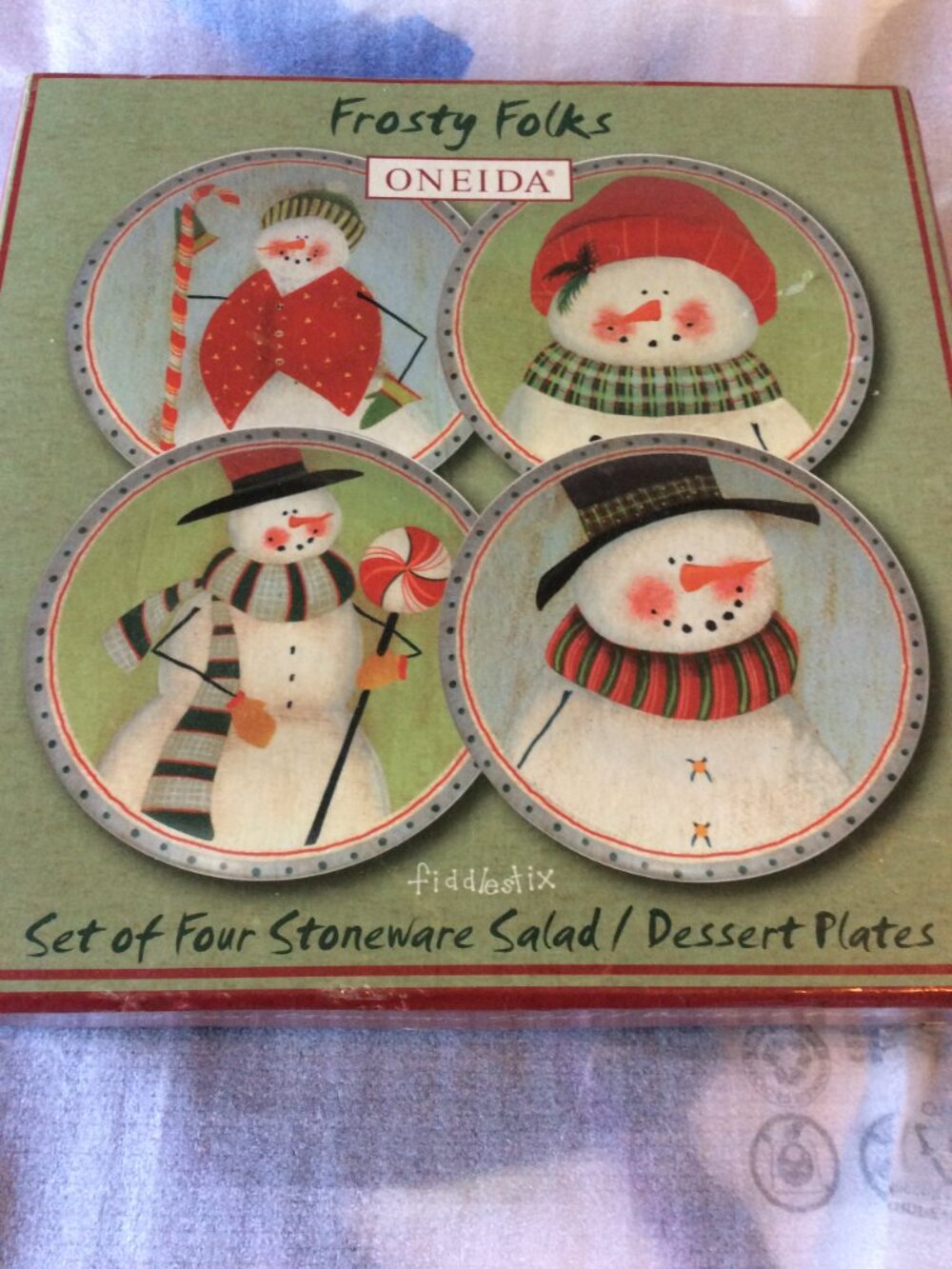 Oneida Frosty Folks (4) Snack/Dessert Plates